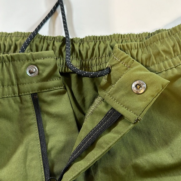 Men’s Nike Sportswear Woven Unlined Commuter Pants - Picture 12 of 12